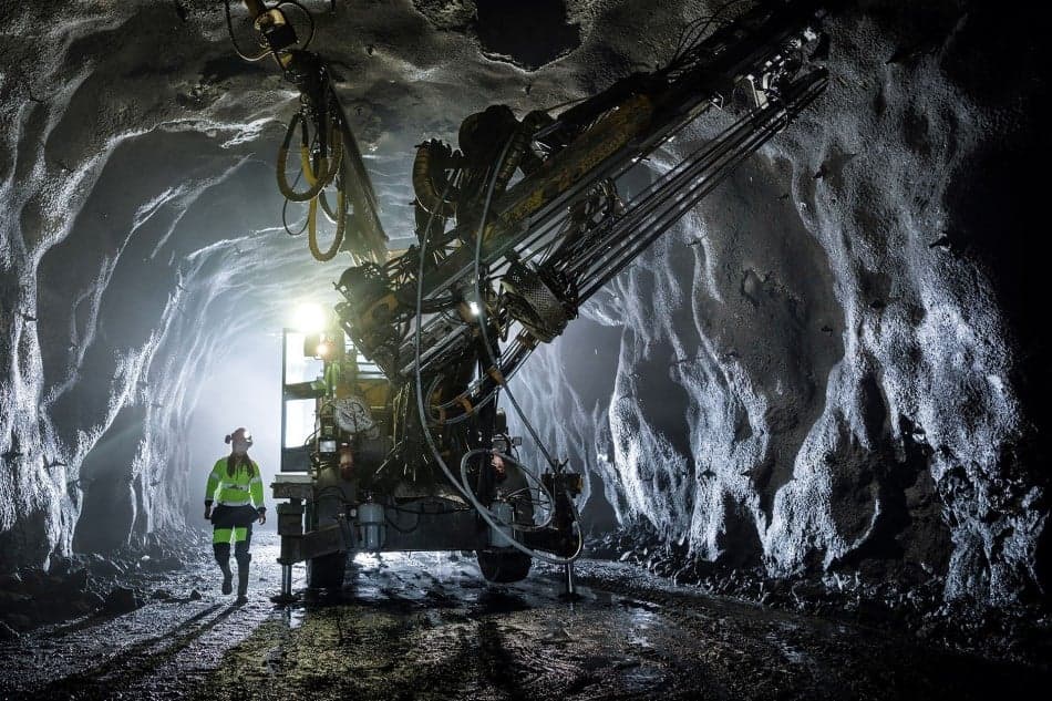 Grävmaskin i en gruva